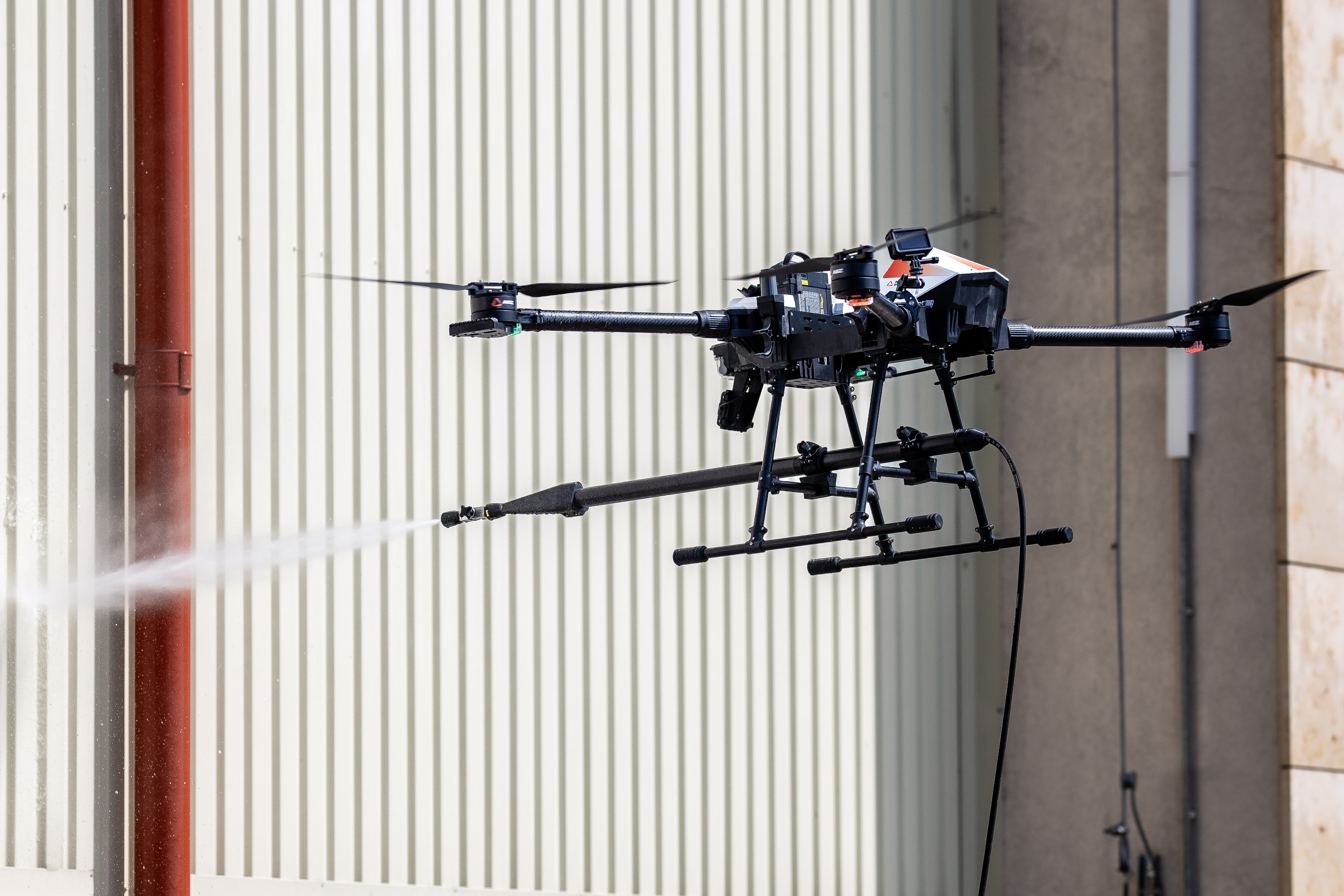 Vệ sinh kính nhà xưởng bằng Drone: Giải pháp tiên tiến, hiệu quả và an toàn! Vệ sinh kính nhà xưởng bằng Drone: Giải pháp tiên tiến, hiệu quả và an toàn!